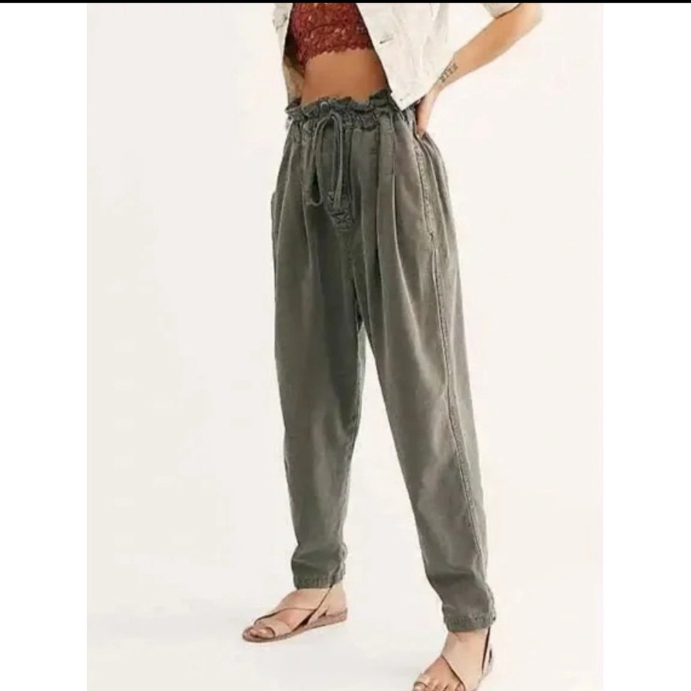 Free People Margate Pleated Drawstring Paperbag Pant in Sugar Kelp Size Small